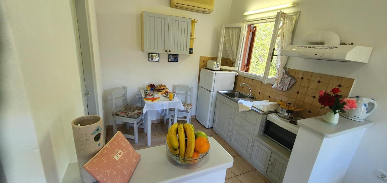 Aphrodite Studios & Apt With Pool Lákka Exteriör bild