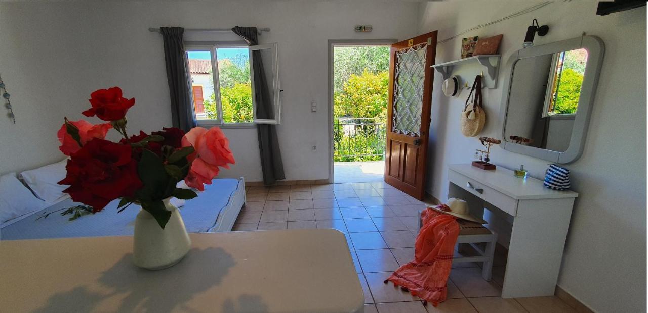 Aphrodite Studios & Apt With Pool Lákka Exteriör bild