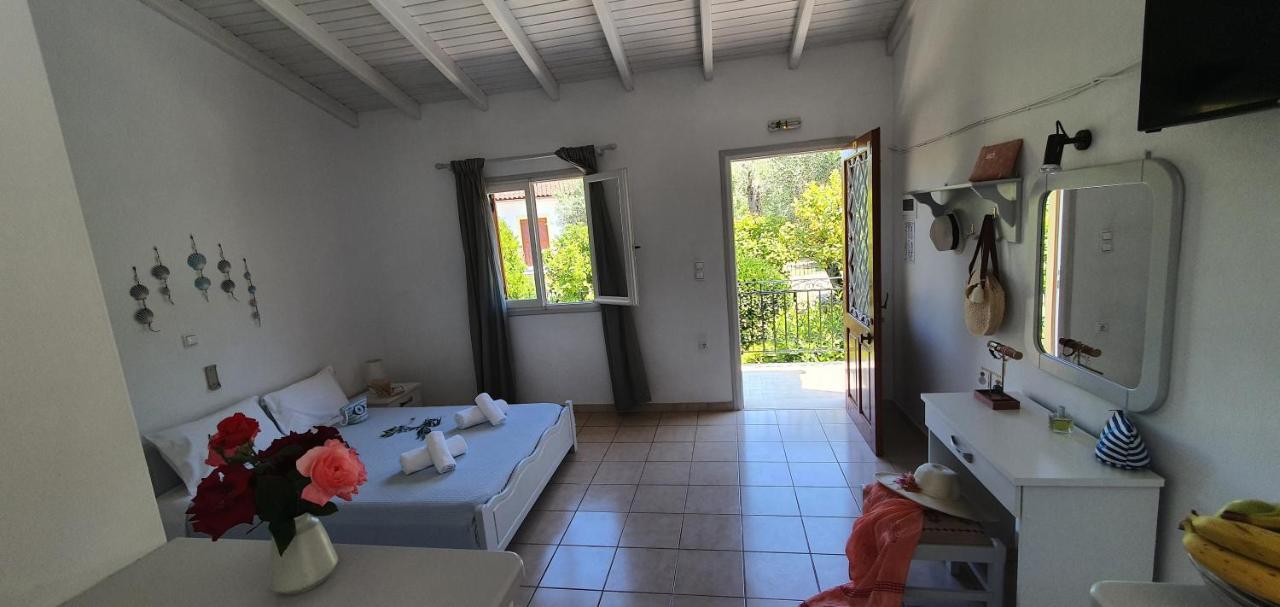 Aphrodite Studios & Apt With Pool Lákka Exteriör bild