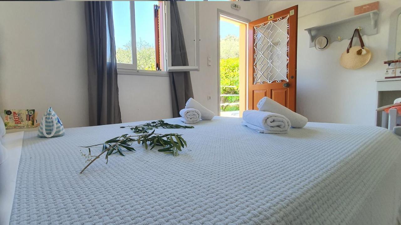 Aphrodite Studios & Apt With Pool Lákka Exteriör bild